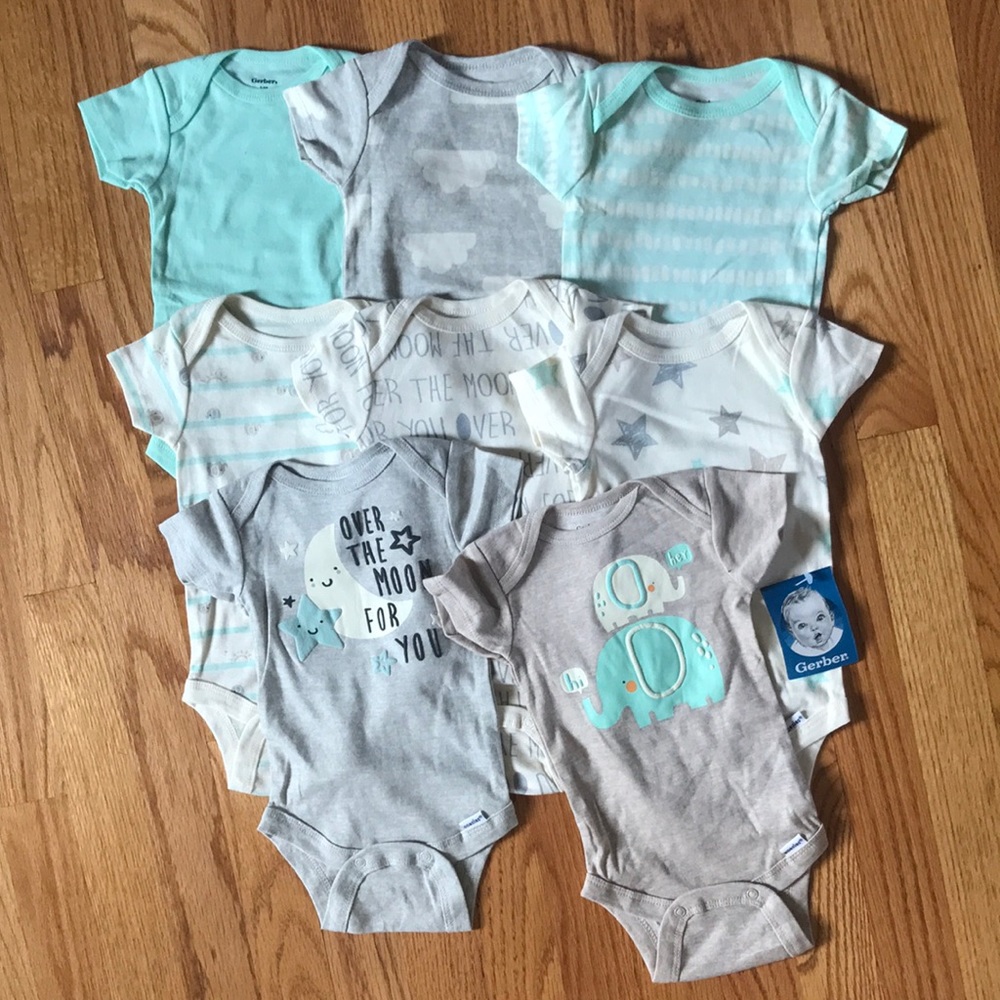 8 Gerber 0-3month onesies
